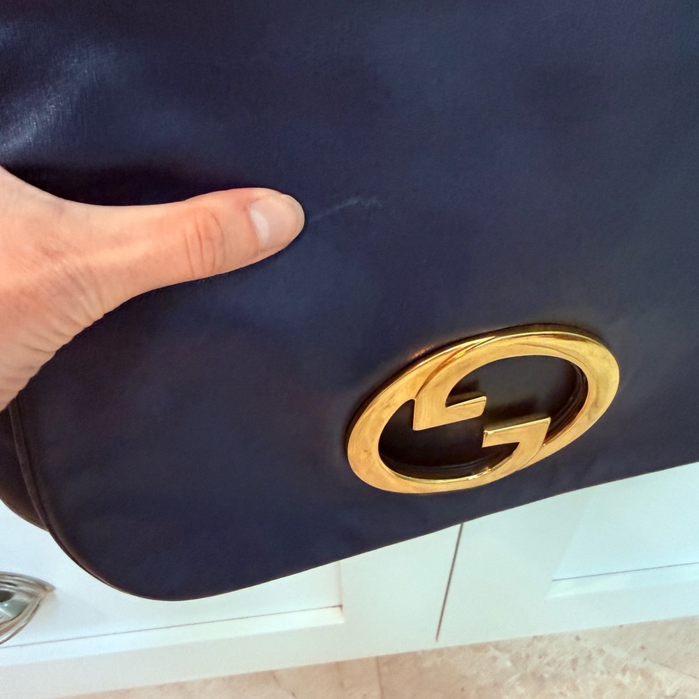Vintage Gucci Navy Leather Shoulder Bag with Gold Logo - Picture 5 of 13
